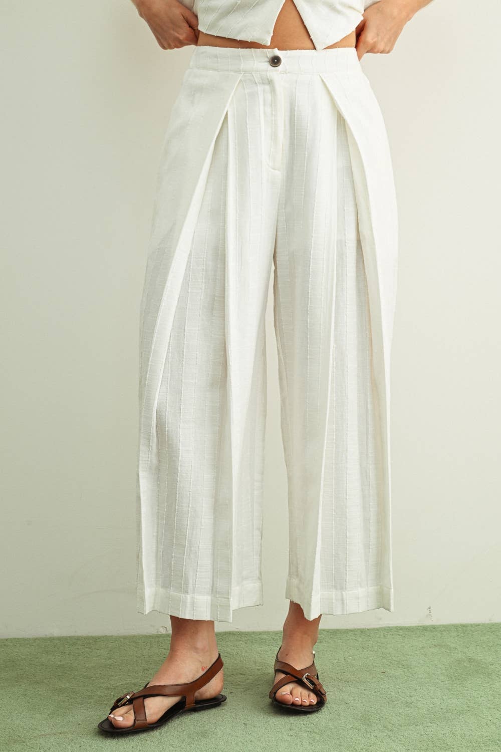 P6853ST   TEXTURED FABRIC FRONT PLEAT DETAIL PANTS