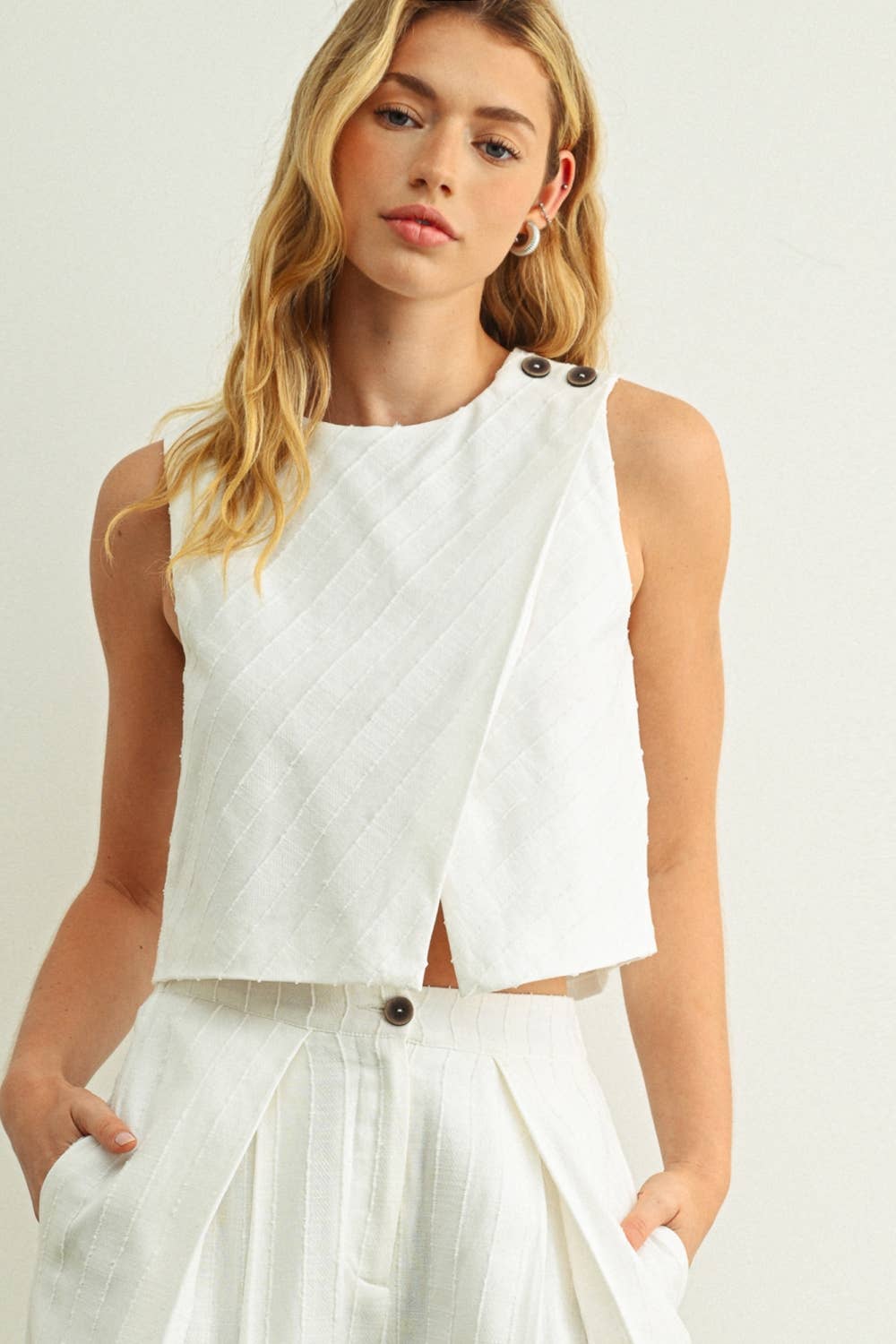 T6852ST   TEXTURED FABRIC SLEEVELESS WITH WOOD BUTTON TOP