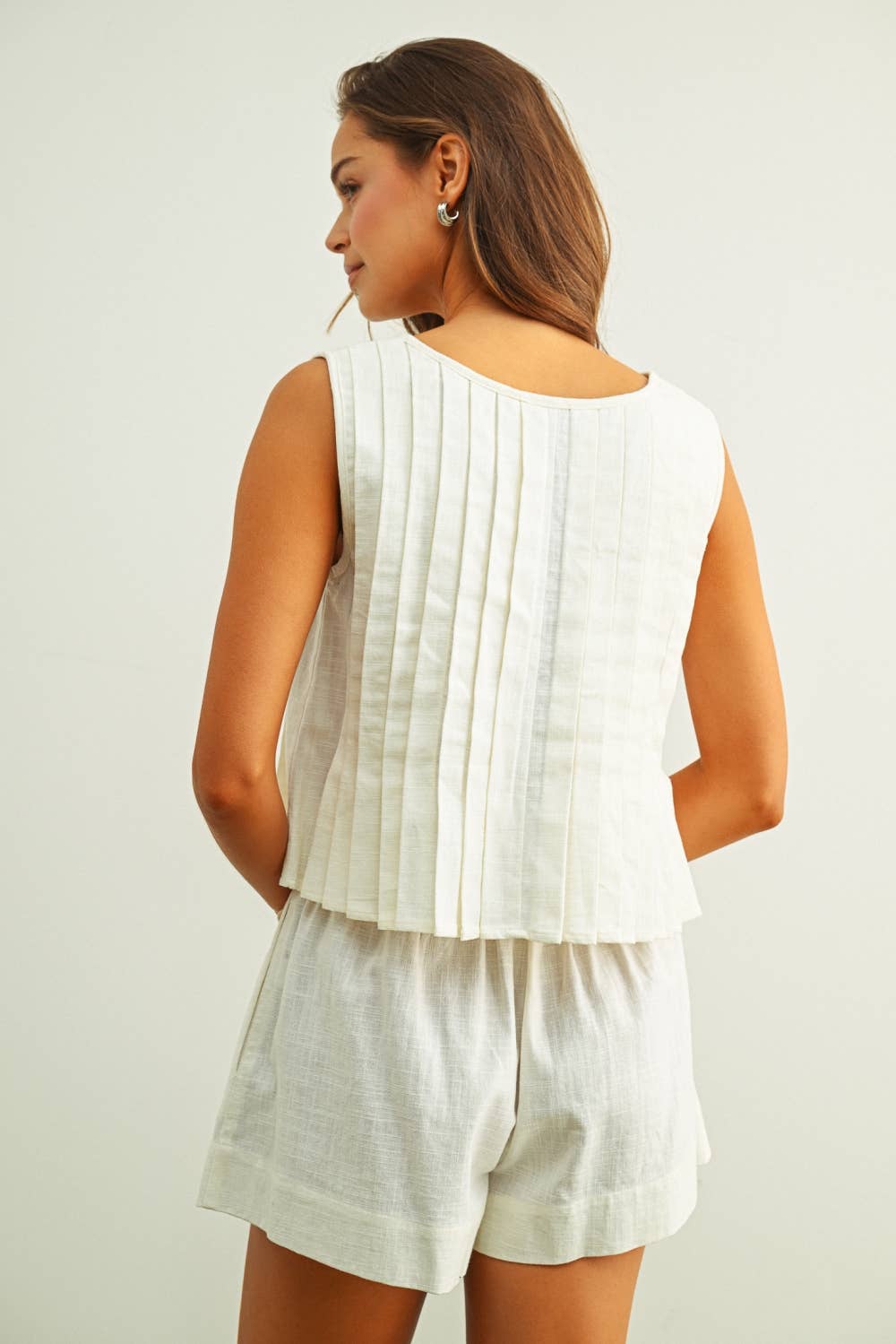 T6059ST   SLEEVELESS ALL PLEATED WITH TIE IN FRONT LINEN TOP