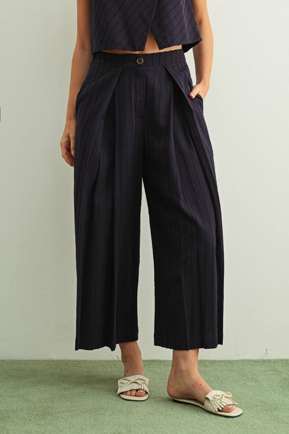 P6853ST   TEXTURED FABRIC FRONT PLEAT DETAIL PANTS