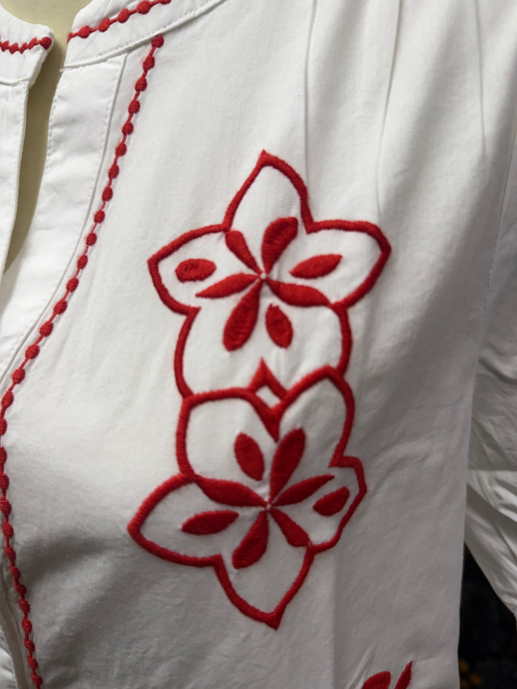 Byimalli Blouse in White with Red embroidery