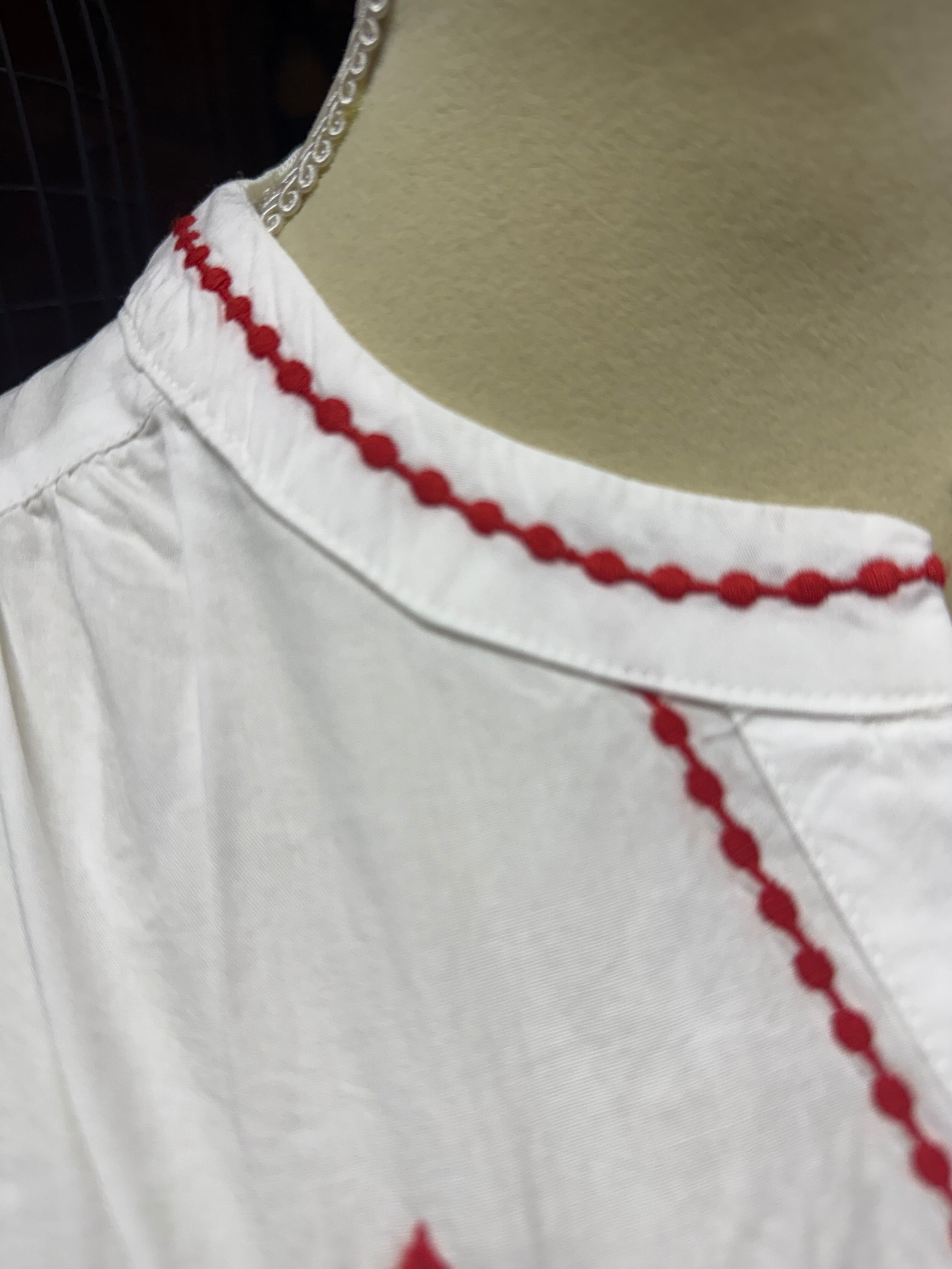 Byimalli Blouse in White with Red embroidery