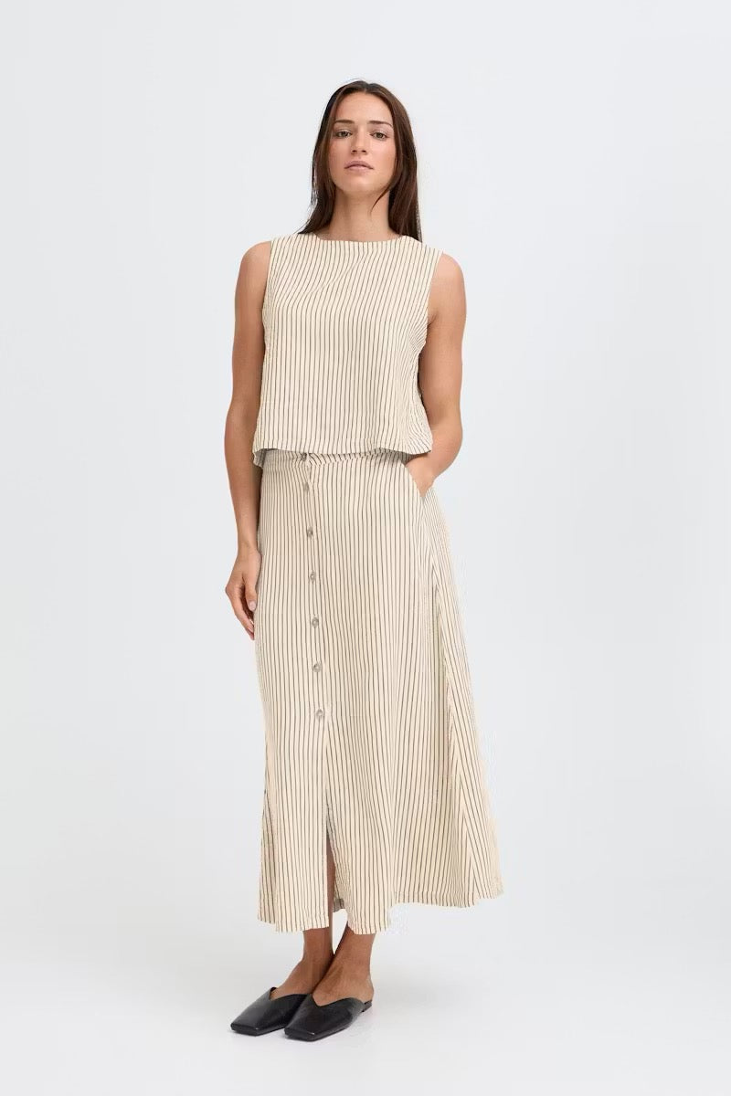 Byfalakka Sleeveless Button Back top