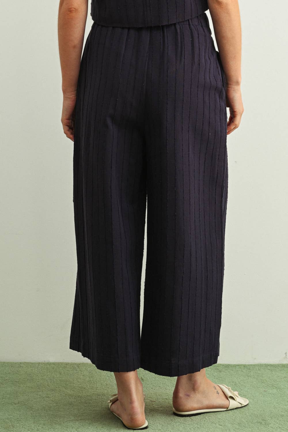 P6853ST   TEXTURED FABRIC FRONT PLEAT DETAIL PANTS
