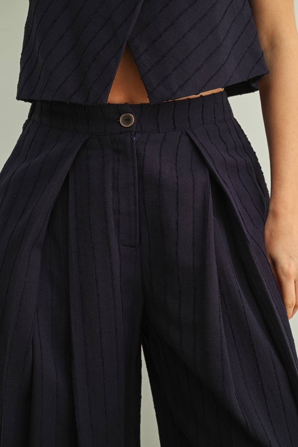 P6853ST   TEXTURED FABRIC FRONT PLEAT DETAIL PANTS