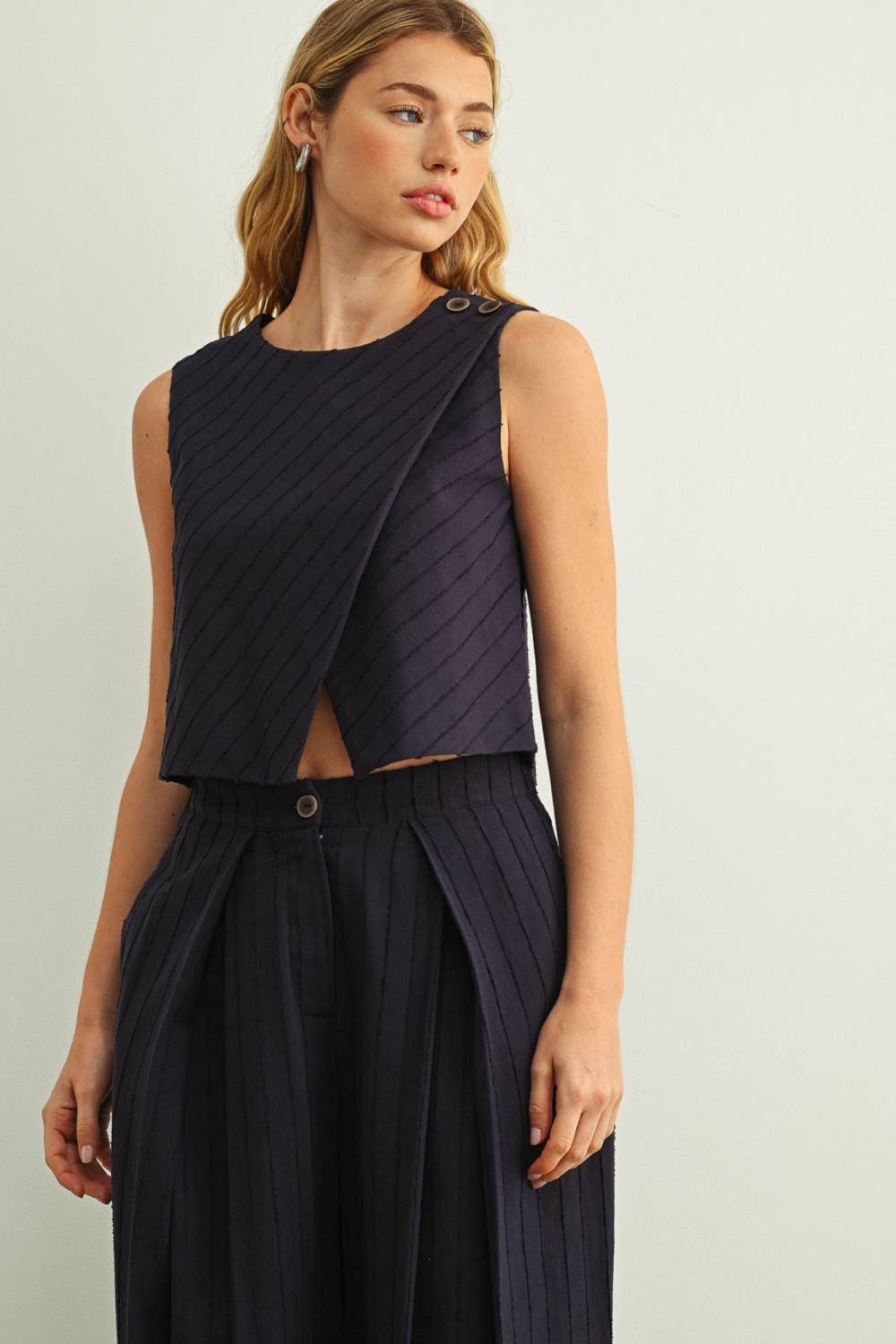 T6852ST   TEXTURED FABRIC SLEEVELESS WITH WOOD BUTTON TOP