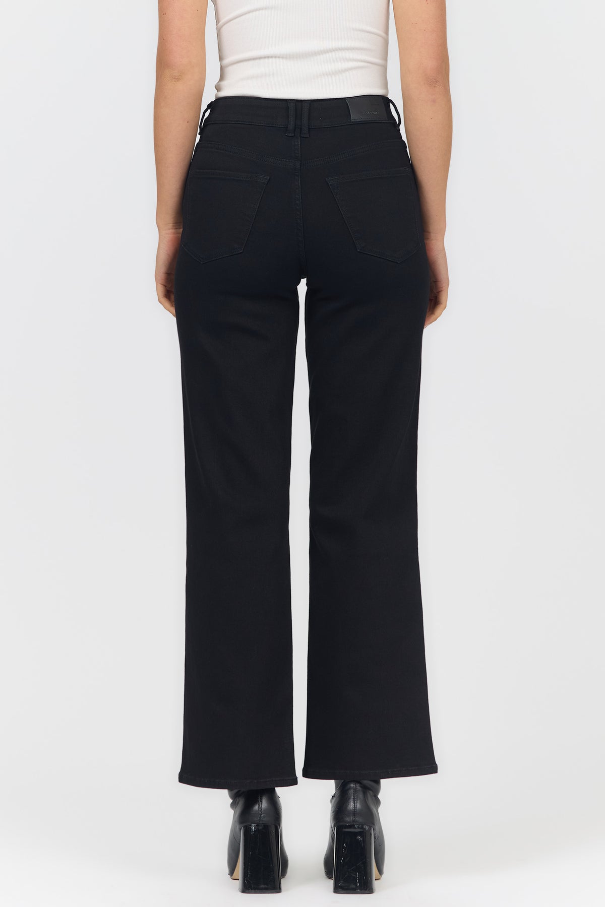 Holly Jeans in Black
